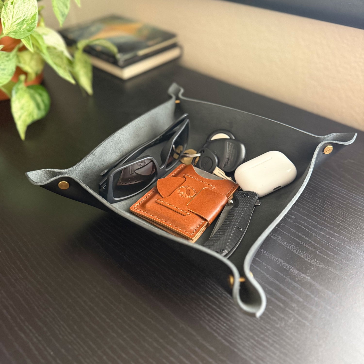 Black full-grain leather valet tray